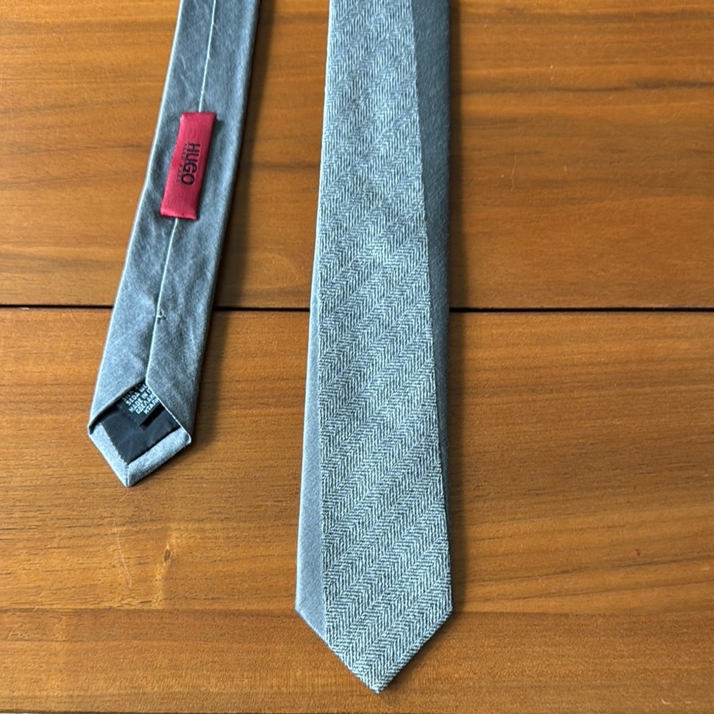 Hugo Boss Gray Men's Narrow Luxury Tie